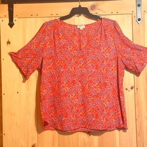 Like new Loft Outlet ruffled short sleeve pull over blouse. Size XXL.